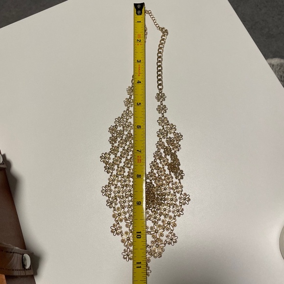5 for $20: Francesca's gold flower statement necklace - Picture 4 of 4